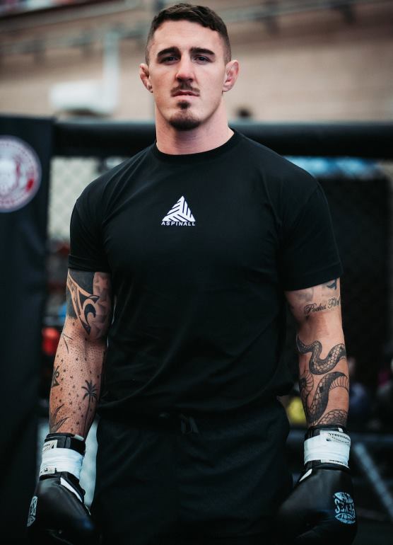 Gym King mężczyźni Koszulka X Aspinall z limitowanej edycji TBB0Z42 odzież czarny