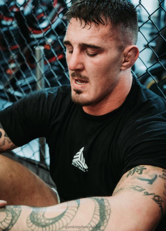 Gym King mężczyźni Koszulka X Aspinall z limitowanej edycji TBB0Z42 odzież czarny